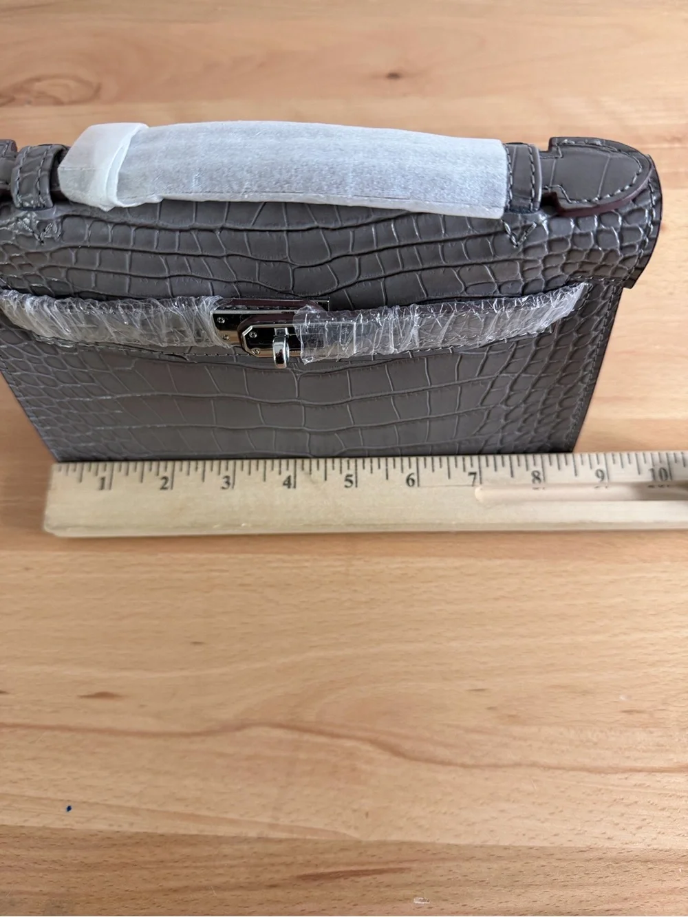 H KELLY POCHETTE 22 EMBOSSED SHINY CROC LEATHER MATTE GRIS GRAY PHW
